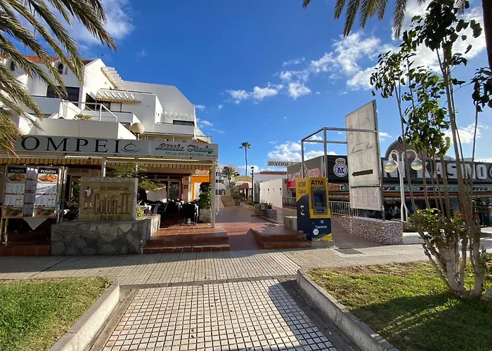 Apartman Colon Ii With Aircon, Pool Bar, Beachside - Playa De Americas